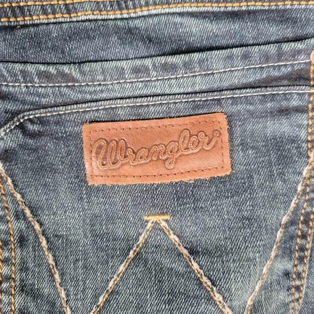 Wrangler Retro Slim Boot Jeans Mens 37x36 Medium Wash Denim 1077MWZTB